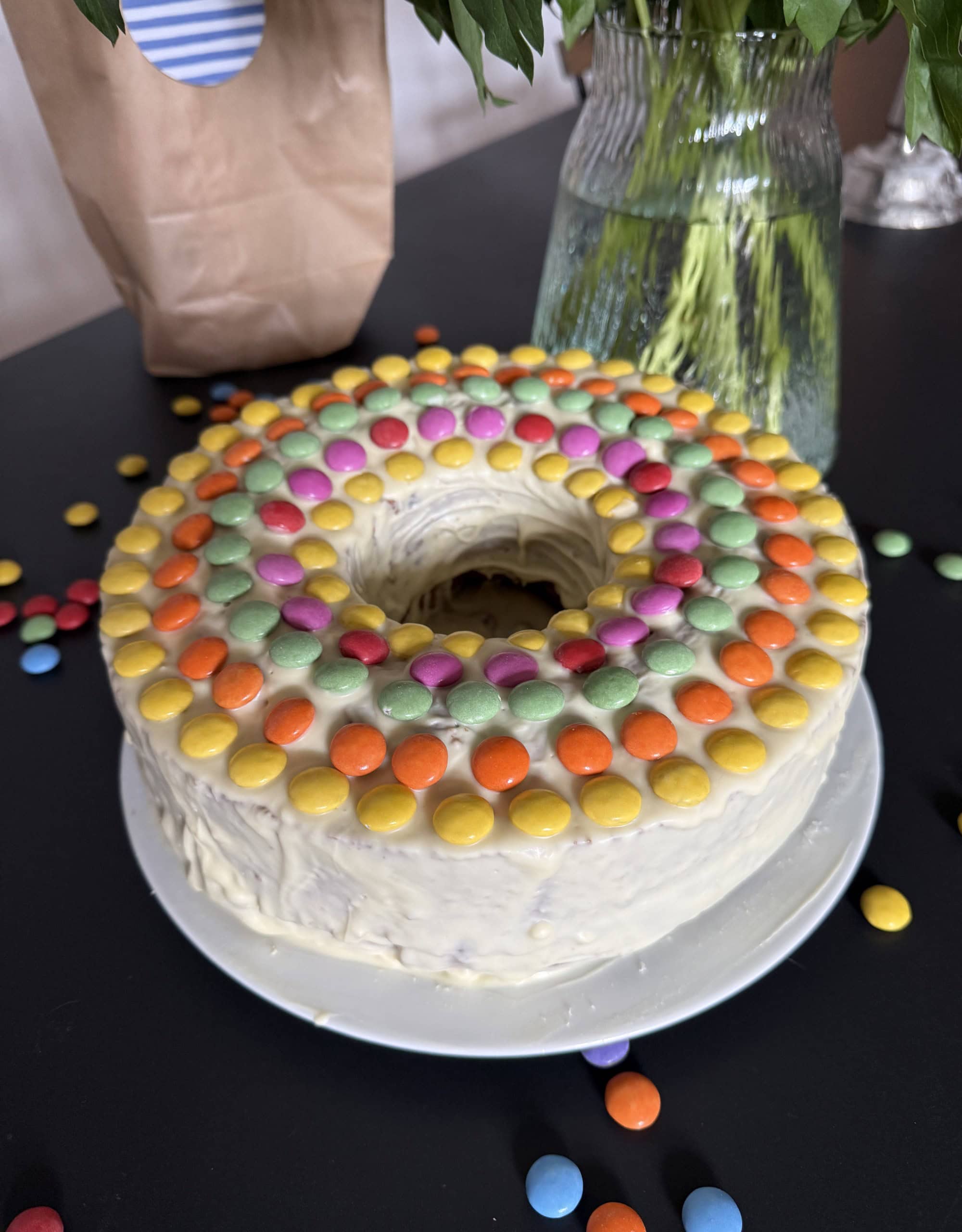 Himbeer Geburtstagsklassiker: Schokokuchen Mit Smarties – Einfaches Rezept
