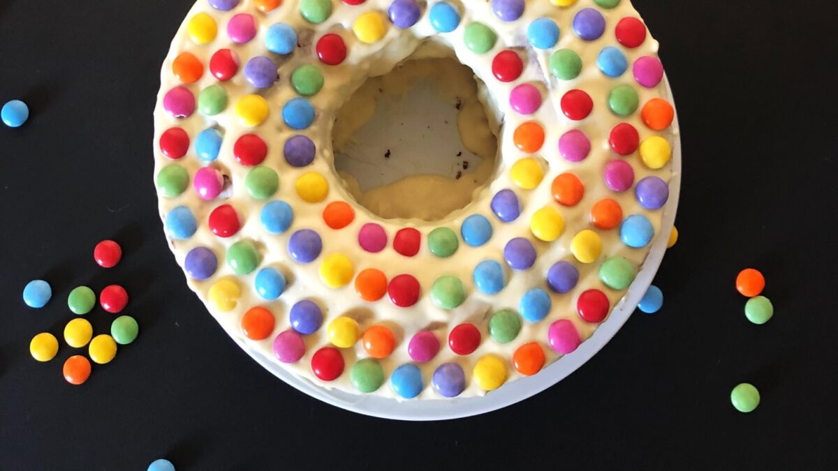 Himbeer Geburtstagsklassiker: Schokokuchen Mit Smarties – Einfaches Rezept