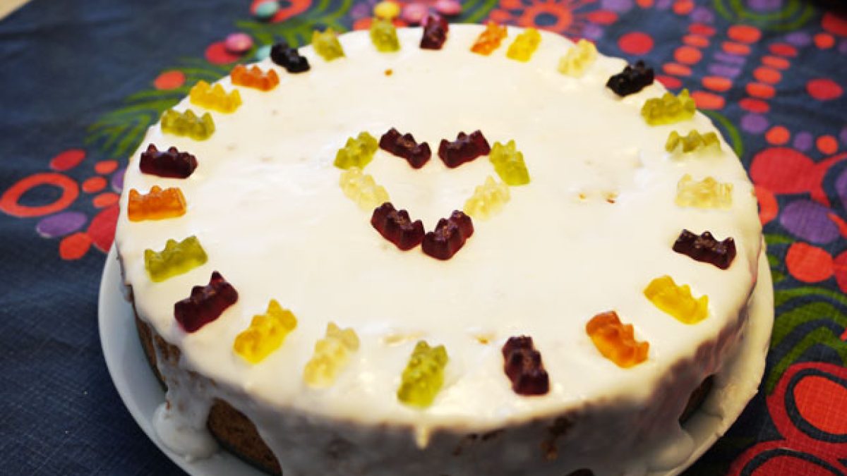 Milchfreier Geburtstagskuchen Für Kinder: Saftiger Karottenkuchen Mit Zitronenguss – Rezept // Himbeer