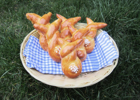 Zu Ostern: Hefe-Häschen // Himbeer