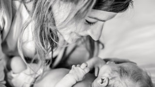 Babyfotos – wie sie gelingen, Tipps von der Familienfotografin Leni Moretti // HIMBEER