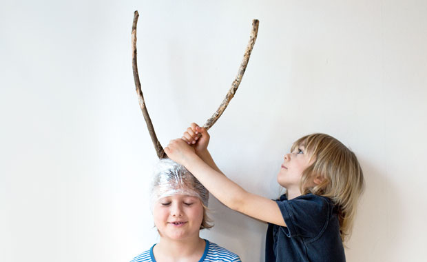 Wikingerhelm für Kinder – Basteln mit Naturmaterialien // HIMBEER