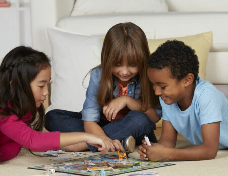 Brettspiele Mit Kindern: Monopoly Junior Edition // Himbeer