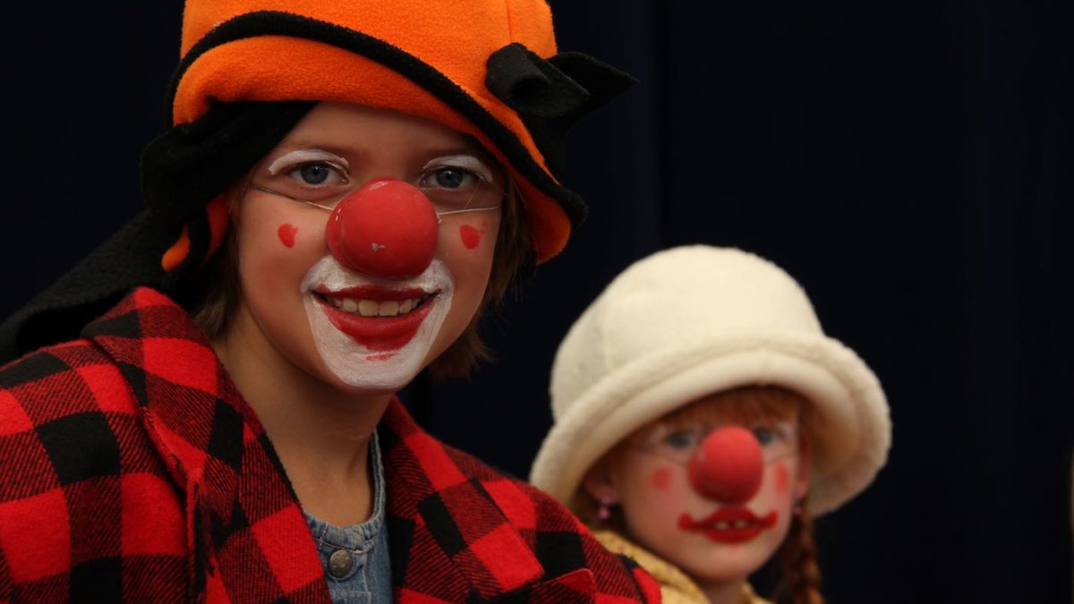 Clowns mit roten Nasen | Berlin mit Kind