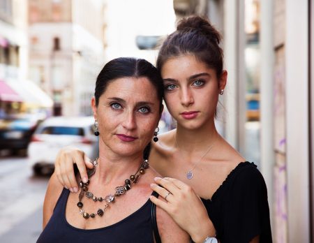 Mutter und Tochter in Milan