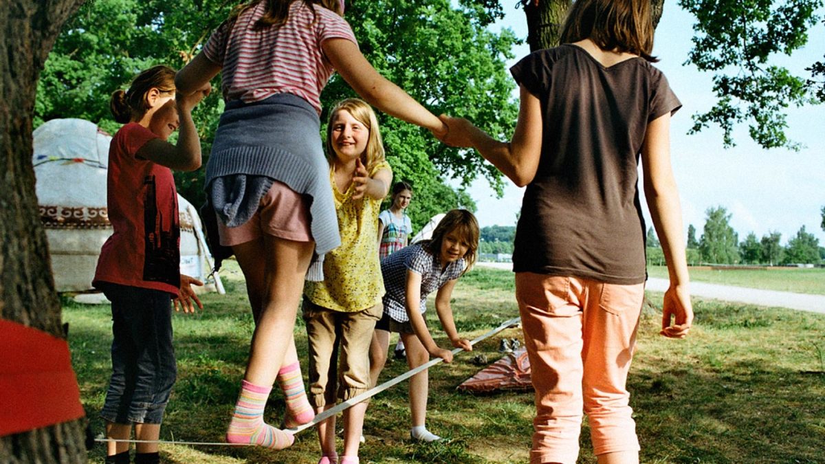 Balance auf der Slackline | Berlin mit Kind