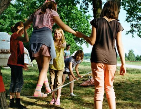 Balance Auf Der Slackline | Berlin Mit Kind