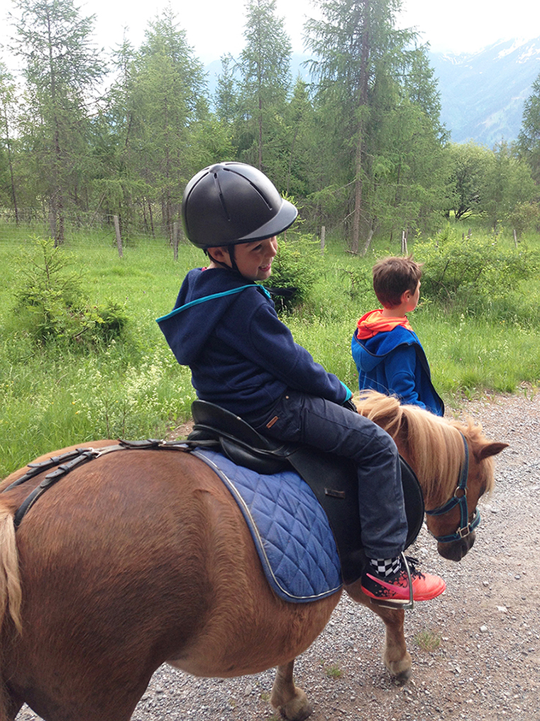 Familienurlaub In Tirol: Ponywanderung // Himbeer