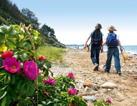 Zwei Kinder am Strand Ostsee | München mit Kind