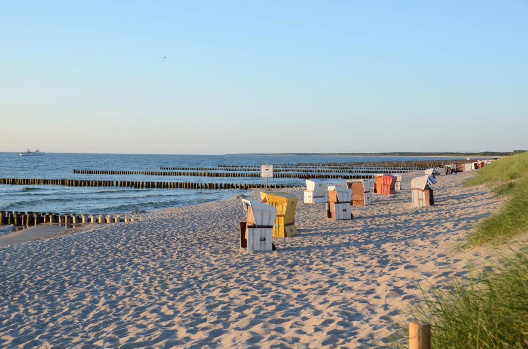 Fantastische Familienhotels für einen unvergesslichen Strandurlaub: Strand Ahrenshoop // HIMBEER