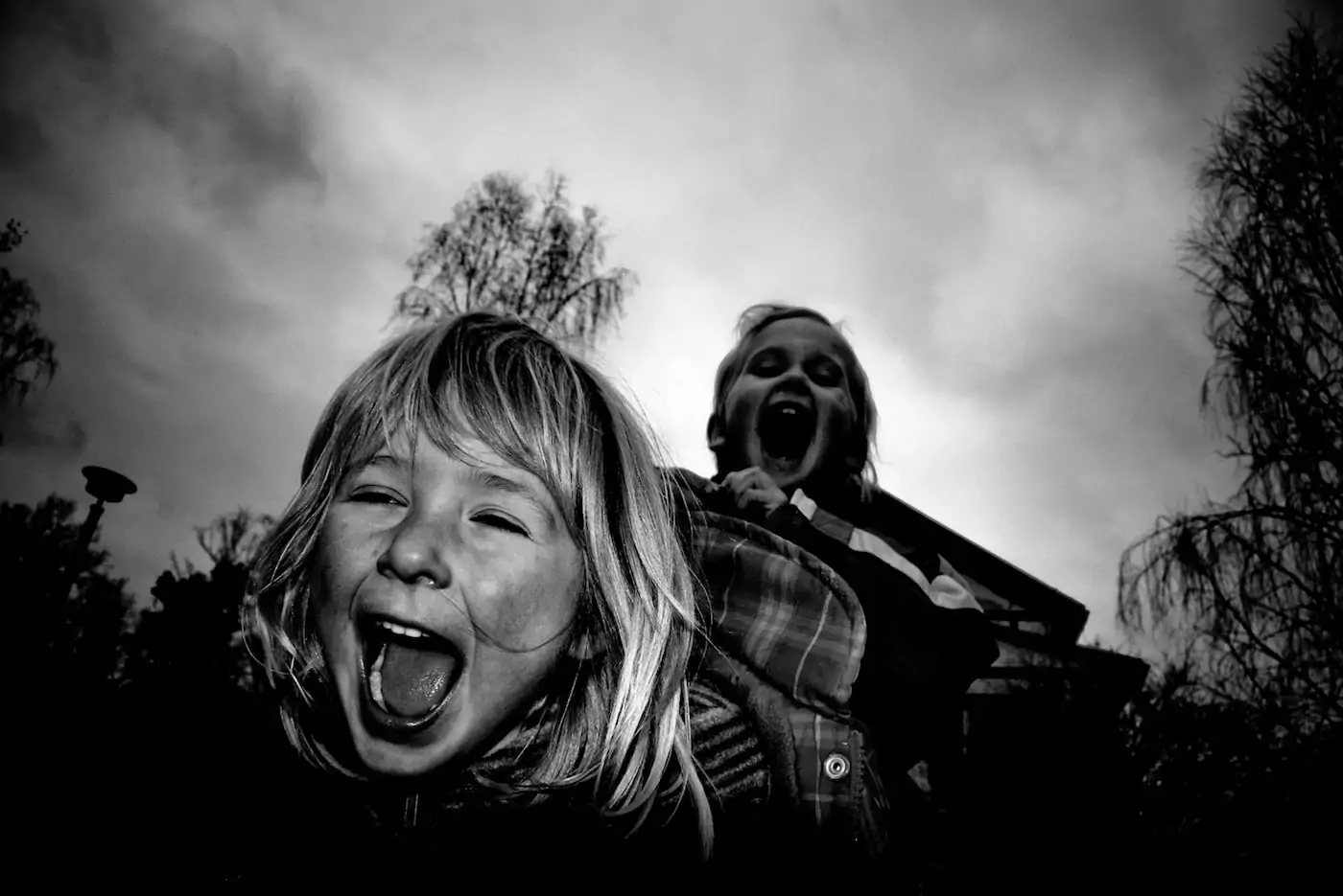 Kinder Voller Freude In Schwarz Weiß // Himbeer