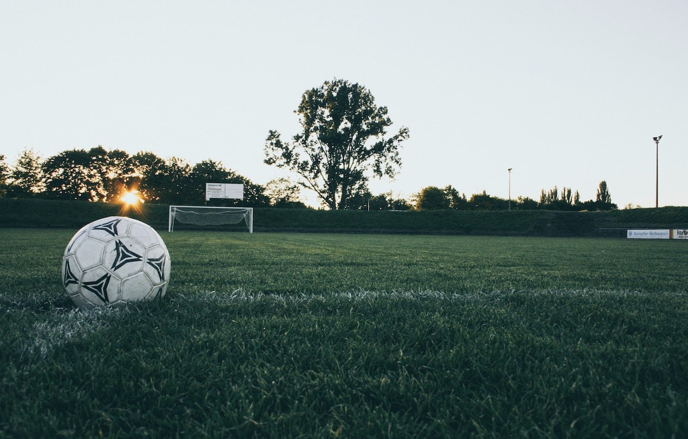 Fußballkurs für Kinder in den Herbstferien in Berlin Ferienkurse Stadion Wilmersdorf c Markus Spiske // HIMBEER