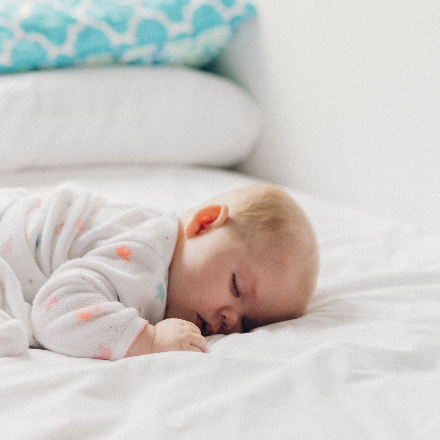 Schlafprobleme bei Zeitumstellung: Tipps für Babys und Kleinkinder // HIMBEER
