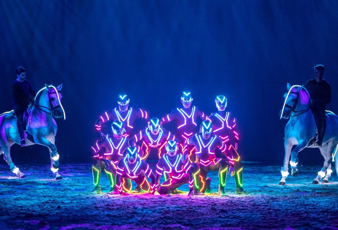  Neue Cavalluna-Show in der Mercedes-Benz-Arena // HIMBEER Illustration 