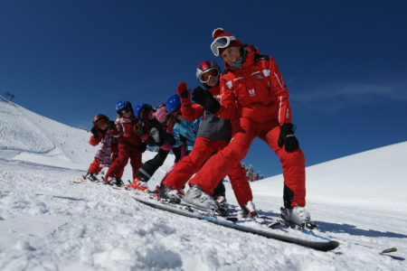 Skifahren mit Kindern in Österreich: Skischule // HIMBEER
