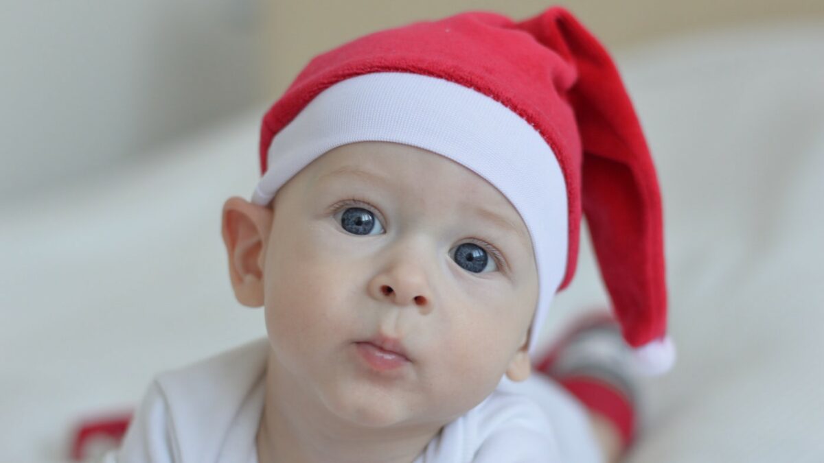 Tipps Für Guten Kinderschlaf, Baby Mit Weihnachtsmütze // Himbeer