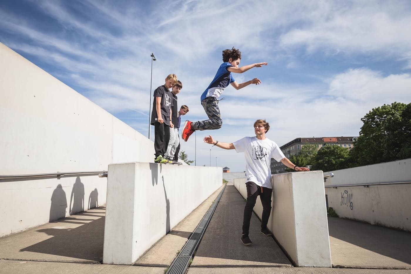 Sommerferien-Kurs Parkour für Kinder in Berlin // HIMBEER