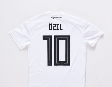 Fan Trikot Mesut Özil // HIMBEER
