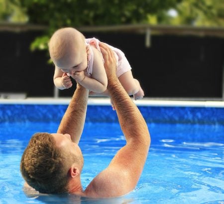 Babyschwimmkurse mit Vater // HIMBEER