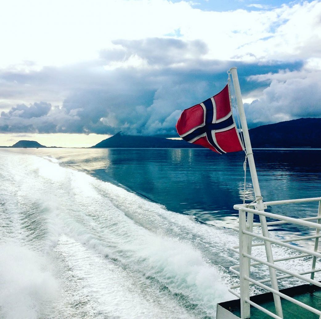 Norwegen-Flagge – Reisen Mit Kindern In Den Hohen Norden // Himbeer