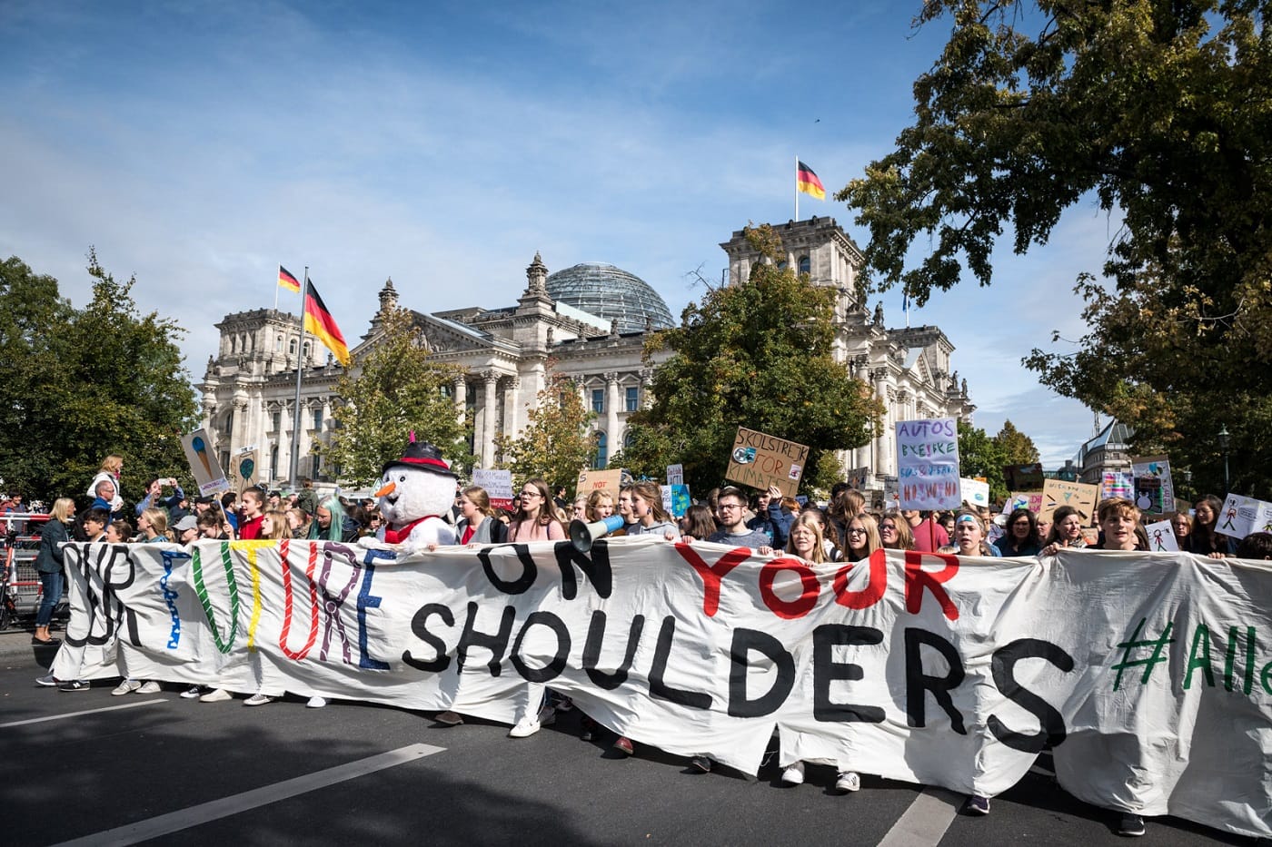Klimastreik vor dem Bundestag // HIMBEER