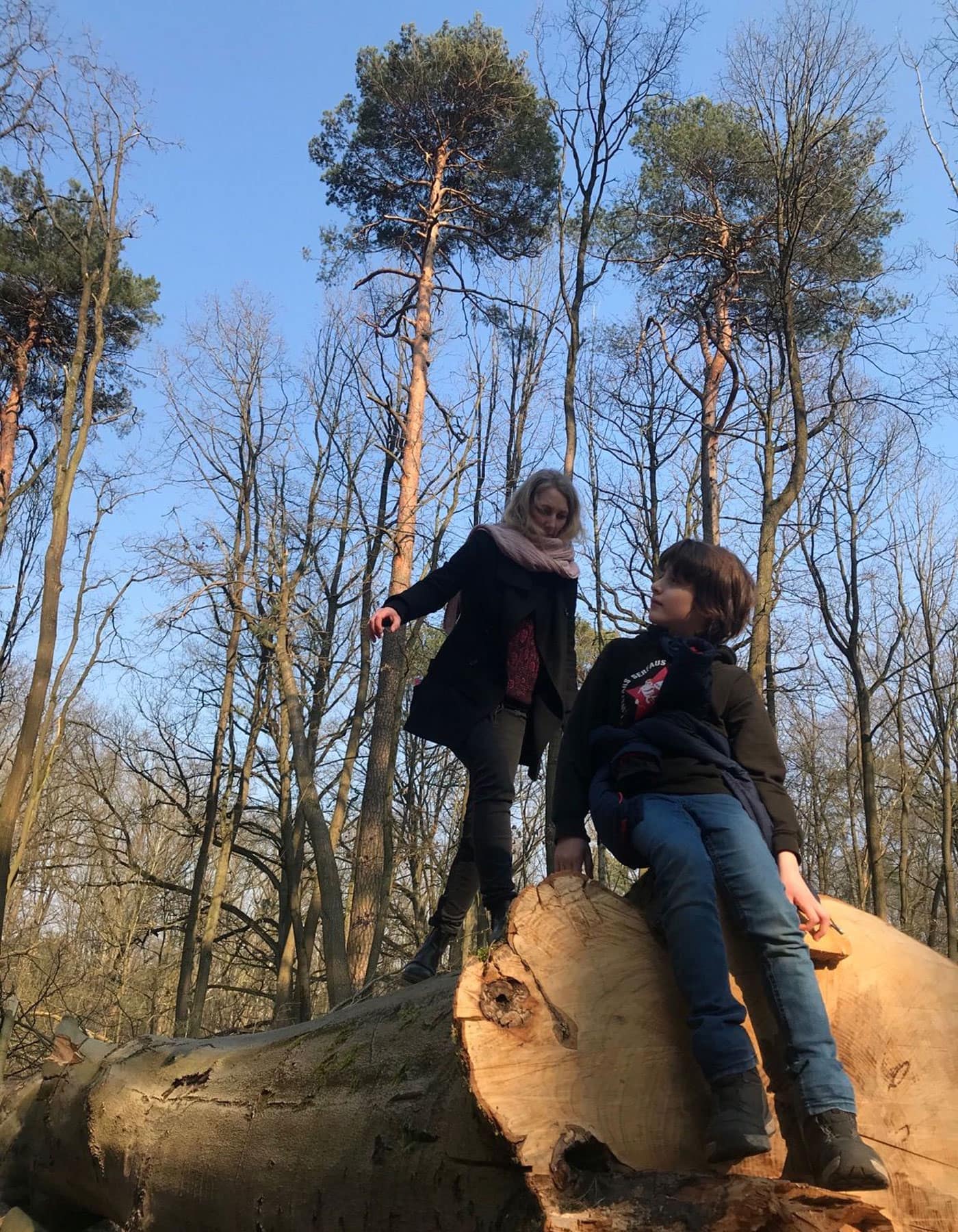 Sechs Wochen Homeoffice und Homeschooling: Mutter und Tochter beim Familienausflug in den Tegeler Forst // HIMBEER