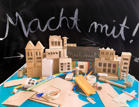 Mitmachaktion Für Kinder In Berlin: Stadt Aus Pappe Basteln // Himbeer