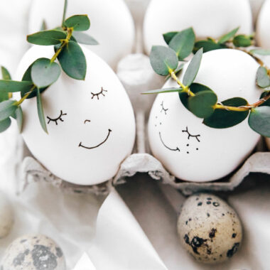 Oster-Deko Mit Kindern Basteln: Ostereier Bemalen Mit Gesichtern // Himbeer