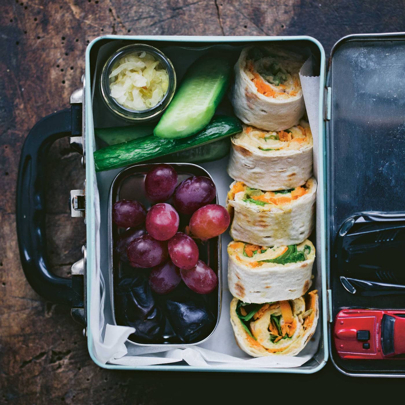 Gefüllte Sandwichrolle mit Erdnuss-Hummus // HIMBEER