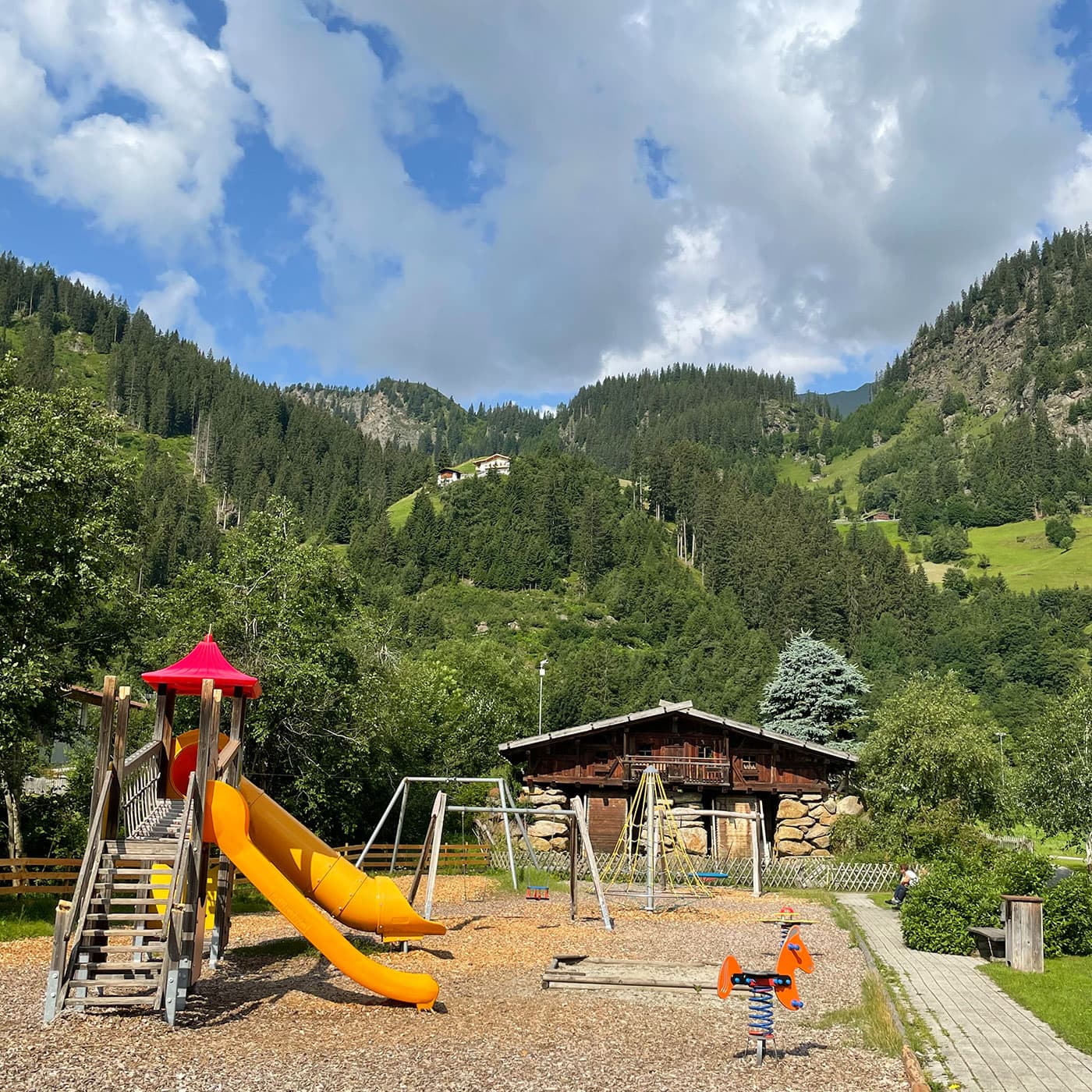 Bergurlaub In Südtirol: Family Resort &Amp; Spa Hotel Schneeberg // Himbeer