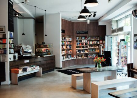 Ocelot, Not Just Another Bookstore – Buchladen In Berlin-Mitte // Himbeer