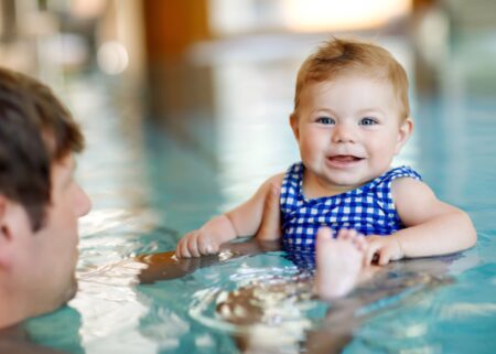 Baby-Schwimmkurse In Berlin Für Väter Und Mütter Mit Kleinen Kindern // Himbeer