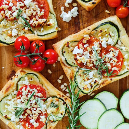 Mediterrane Blätterteigkissen – Rezepte Für Familien // Himbeer