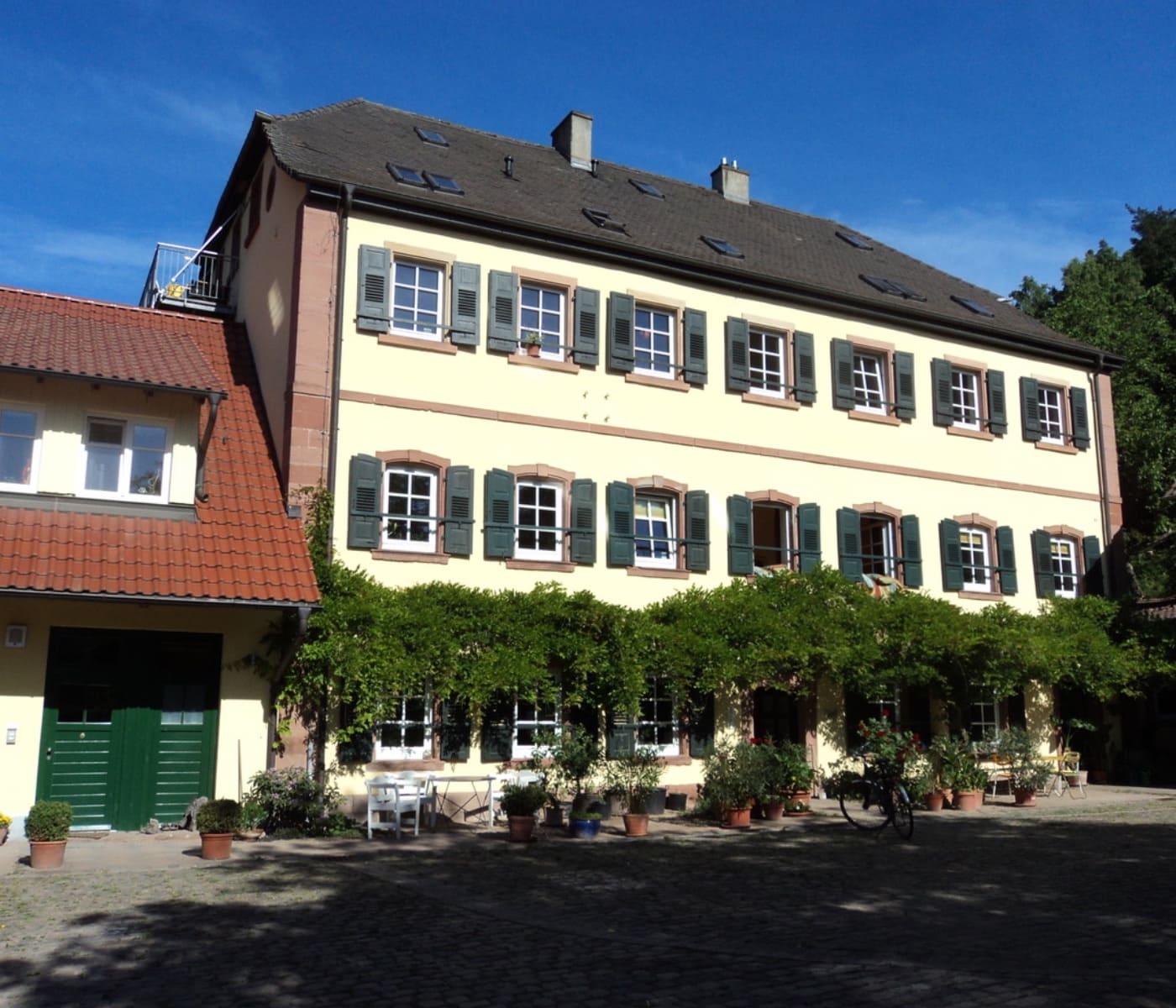 Gutshof Kaiserbacher Mühle in Klingenmünster in Rheinland-Pfalz // HIMBEER