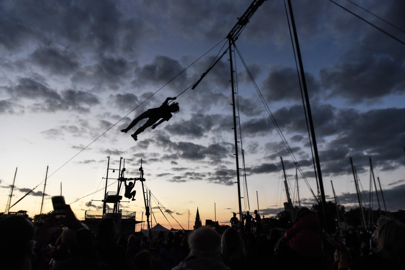 Kraft Und Poesie: Circus Festival 2022 // Himbeer