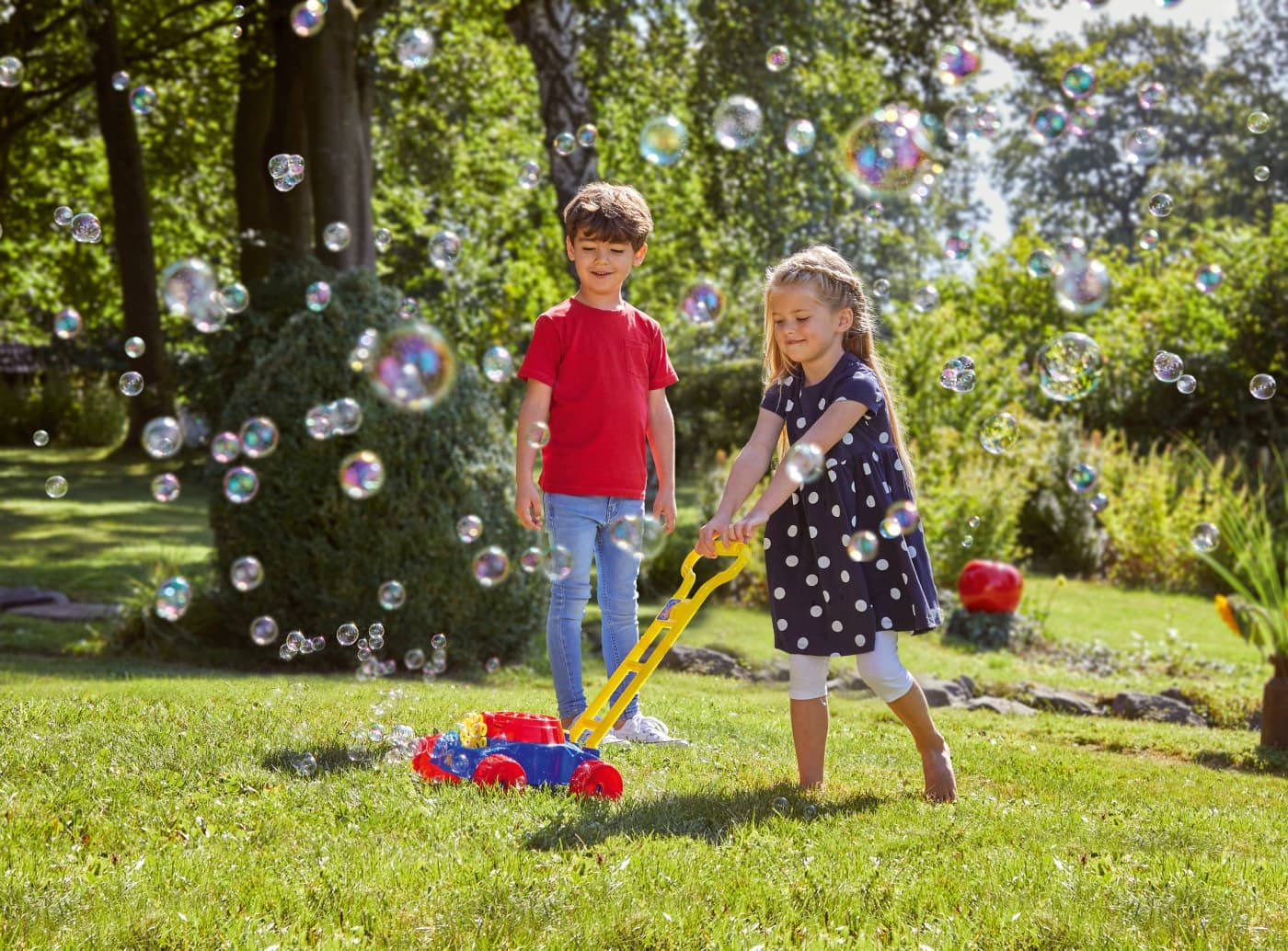 PUSTEFIX-Sets zu gewinnen: PUSTEFIX-Reisekoffer und PUSTEFIX-Multi-Bubbler // HIMBEER