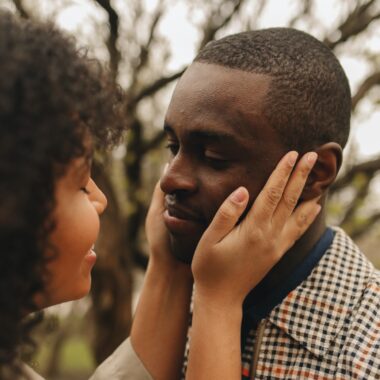 Paartherapie-Kolumne: Wie erwecken wir unsere Liebesleben als Eltern wieder? // HIMBEER