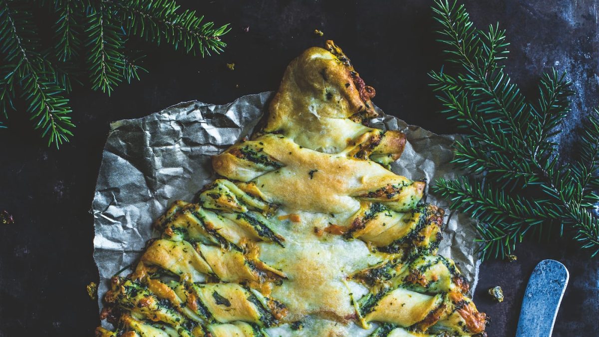 Weihnachtsbaum-Pizza mit Spinat aus EMF // HIMBEER