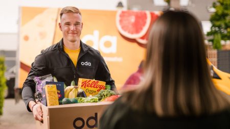 Wocheneinkauf an die Wohnungstür liefern lassen. Der norwegische Online-Supermarkt Oda startet seinen Lieferdienst in Berlin // HIMBEER