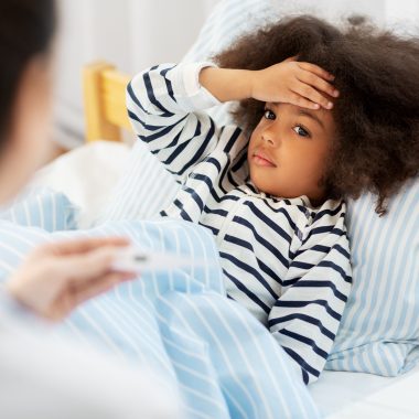 Paartherapie-Kolumne: Wessen Arbeit zählt mehr? Wer bleibt zu Hause, wenn das Kind krank ist? // HIMBEER