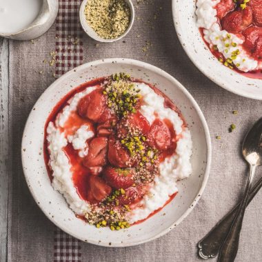 Glutenfreies Und Veganer Rezept: Reis-Porridge Mit Erdbeerkompett // Himbeer