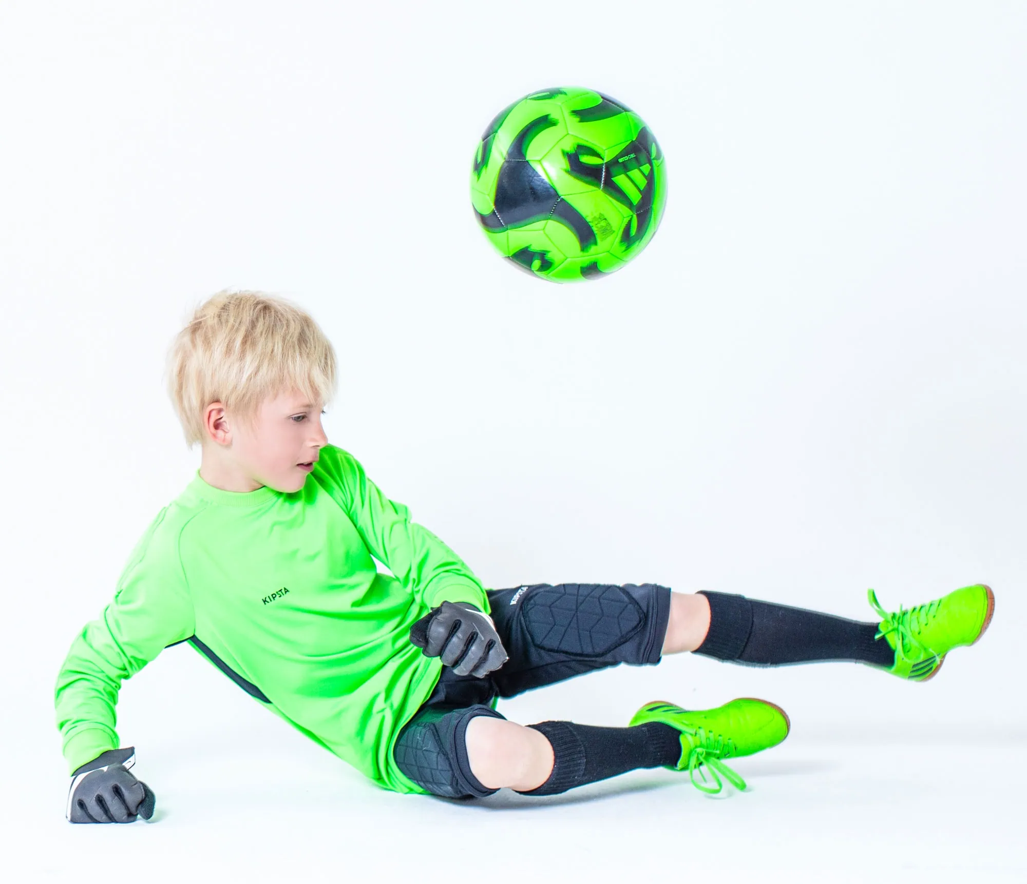 Kindersport: Elias Spielt Fußball Als Torwart // Himbeer