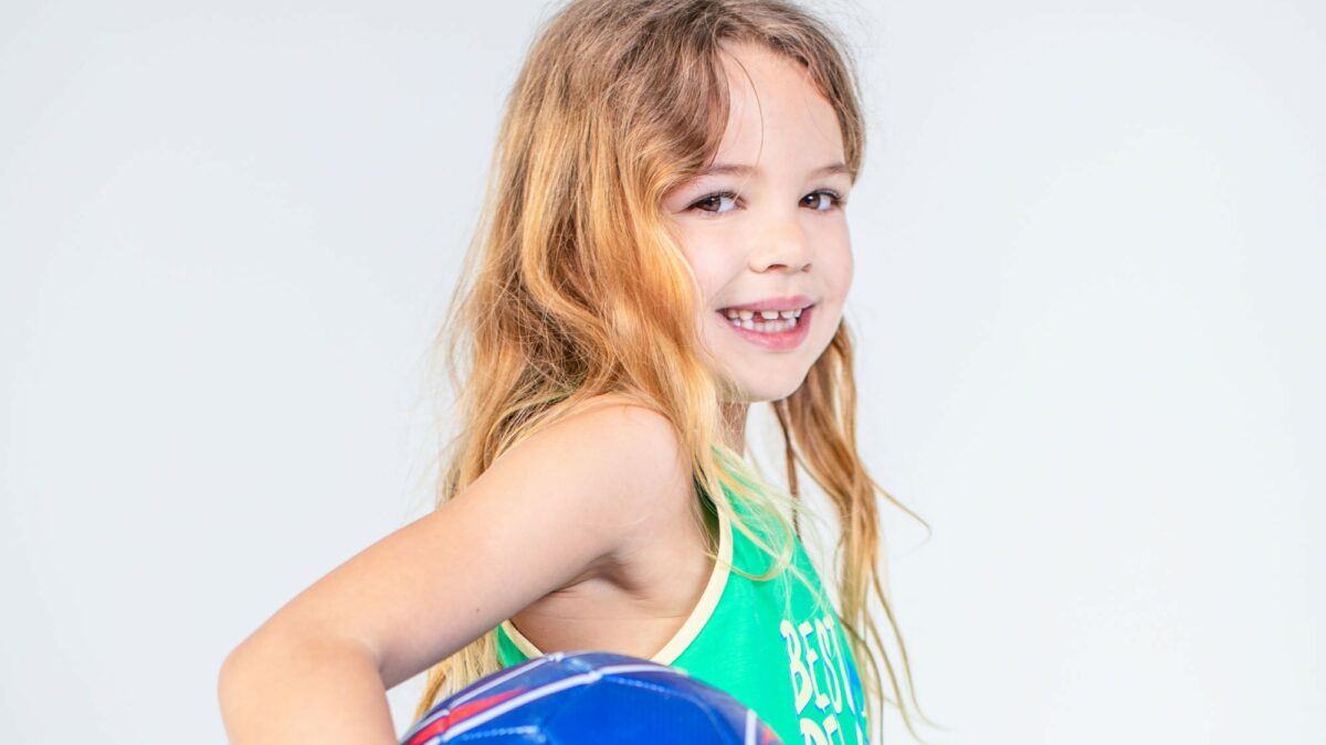 Kindersport: Emilia kickt gerne // HIMBEER