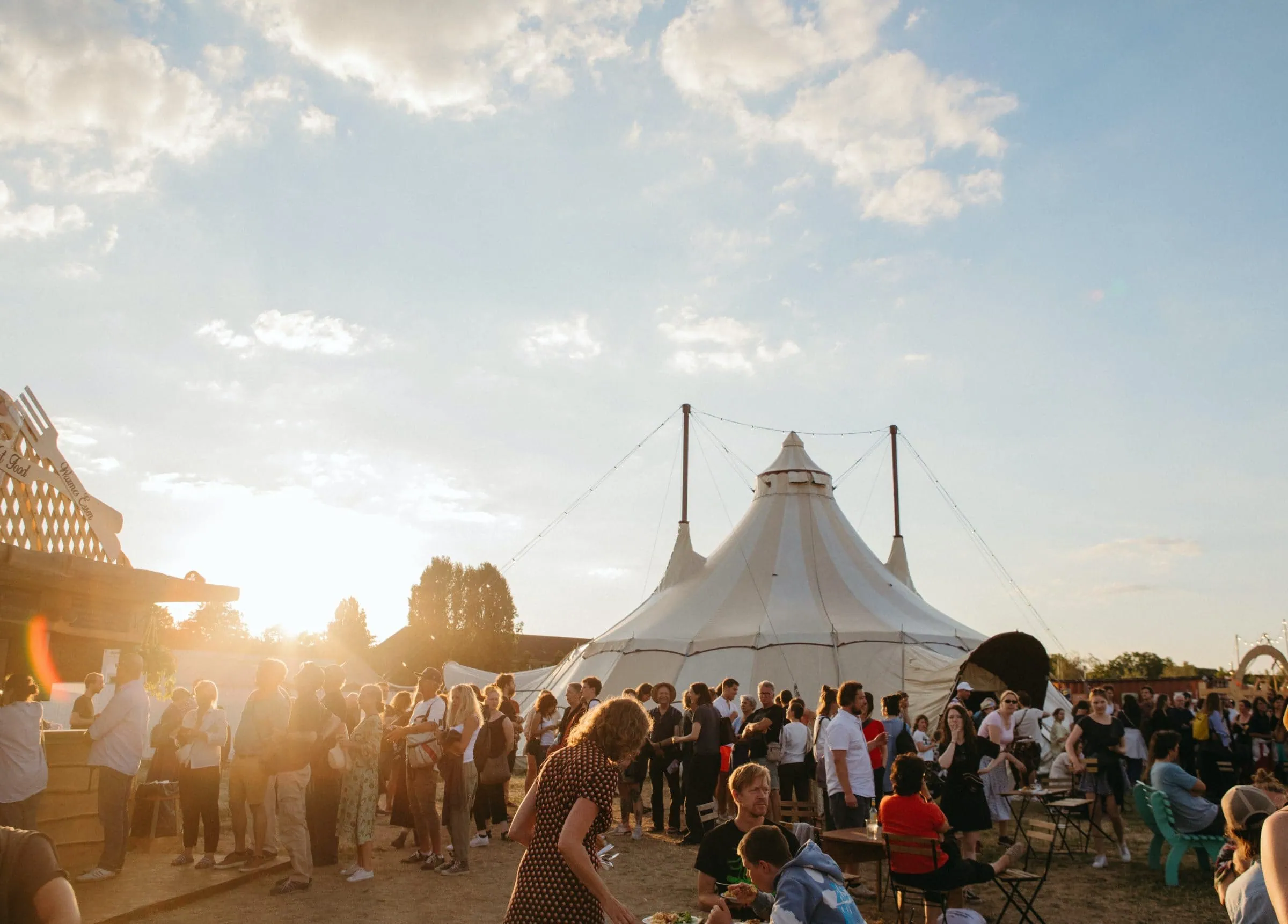 Festivals Im August: Berlin Circus Festival Auf Dem Tempelhofer Feld // Himbeer