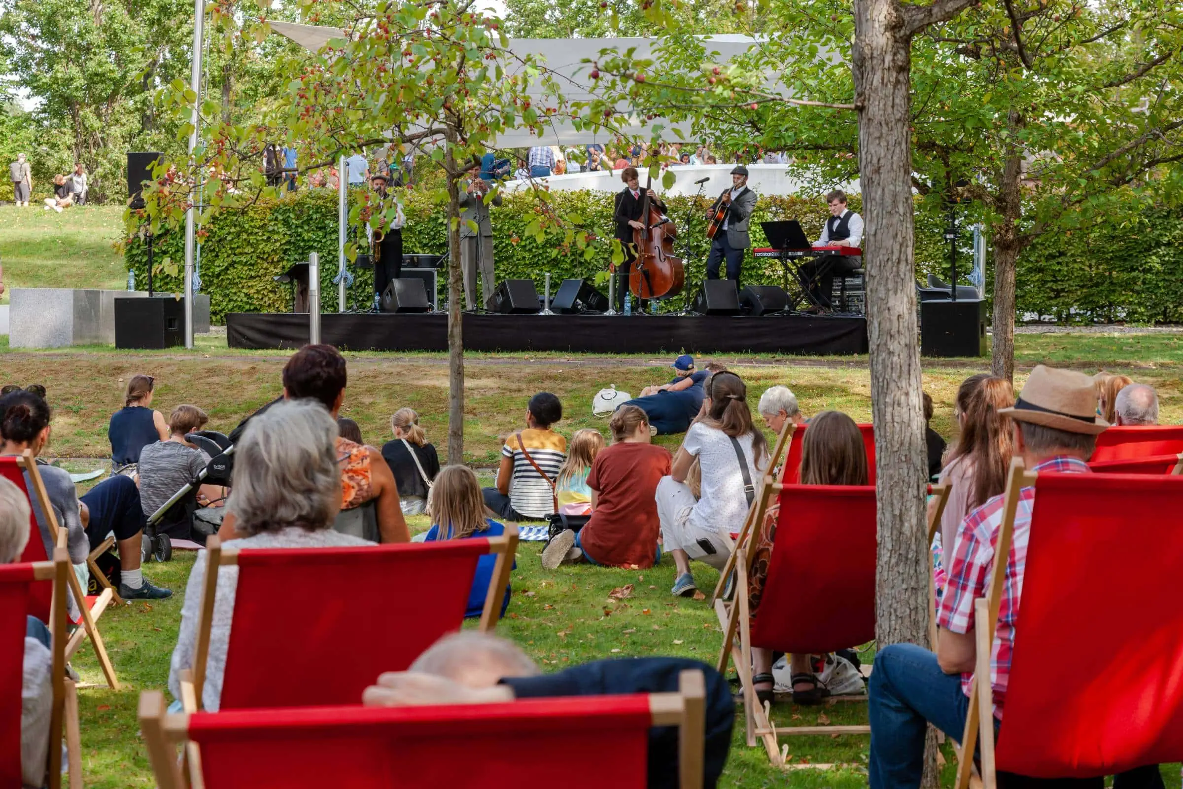 Sommerfest Im Museumsgarten Des Jüdischen Museums Berlin // Himbeer