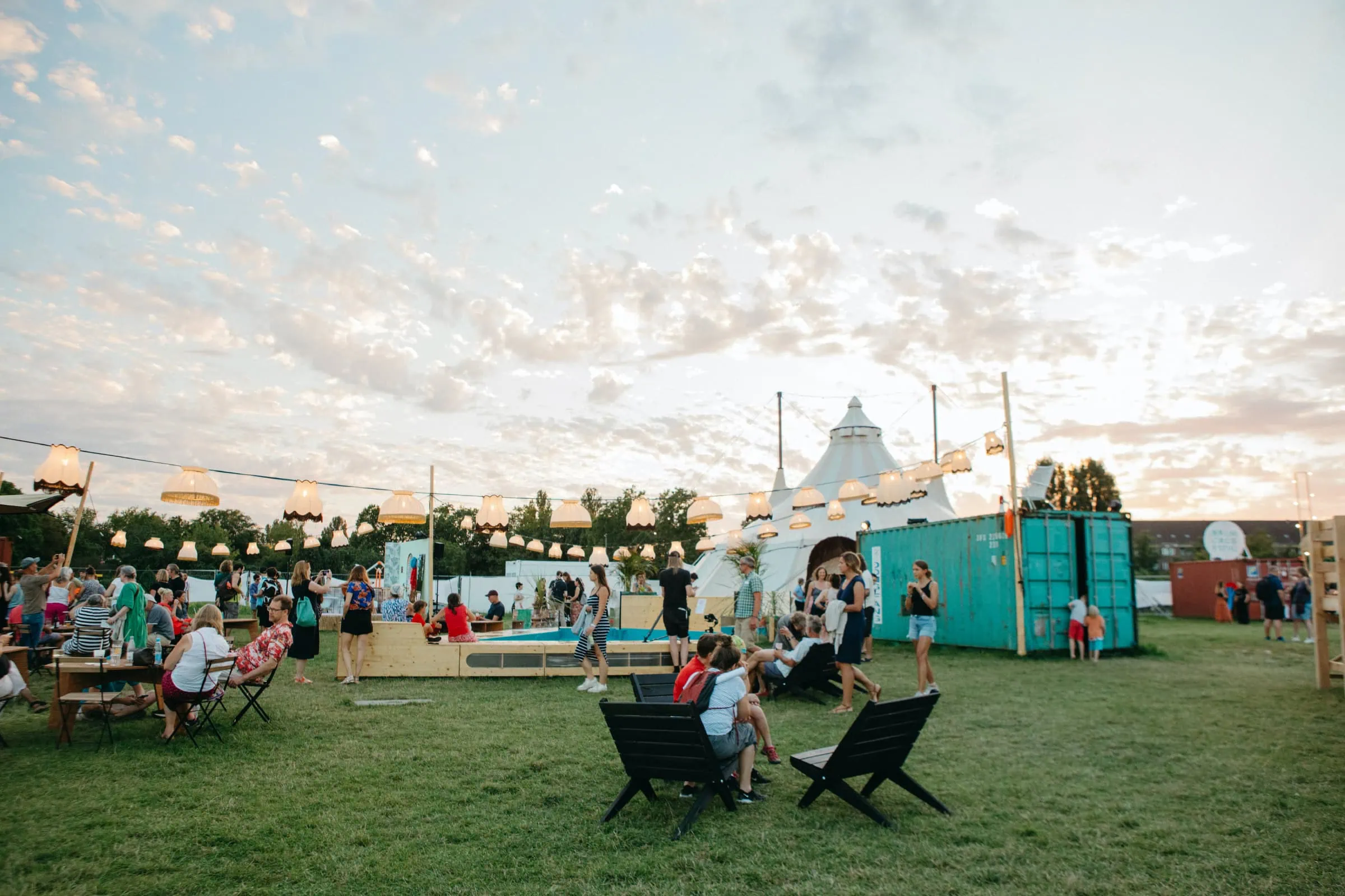 Berlin Circus Festival Auf Dem Tempelhofer Feld // Himbeer