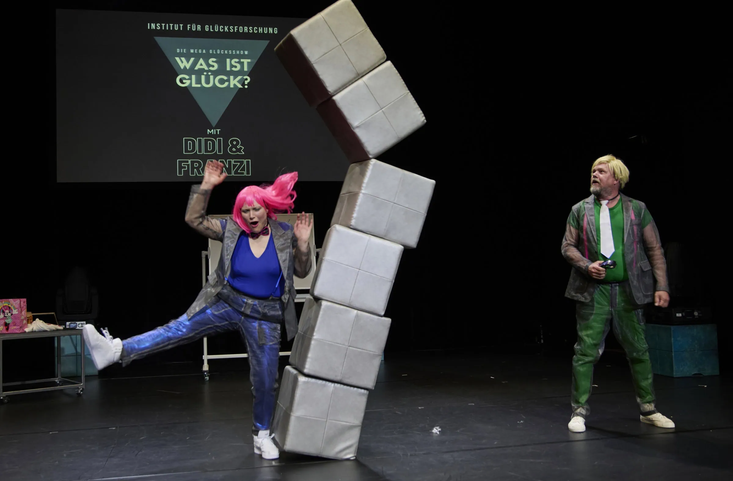 „Die Glücksforscher“ Im Hans Otto Theater Potsdam, Theaterpremieren Im Herbst // Himbeer