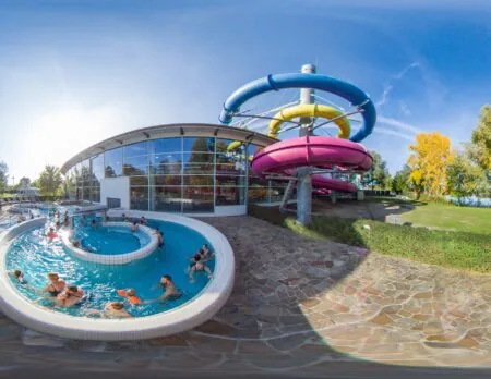 Badespaß Im Norden Berlins In Der Turm Erlebniscity Oranienburg // Himbeer