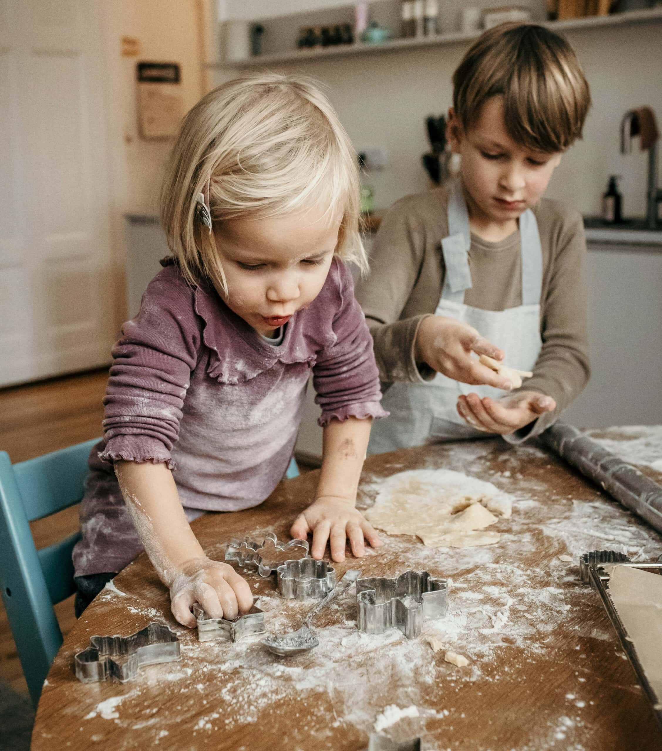 Familien und ihre Traditionen und Rituale im Advent und zu Weihnachten: Kekse mit Kindern backen // HIMBEER