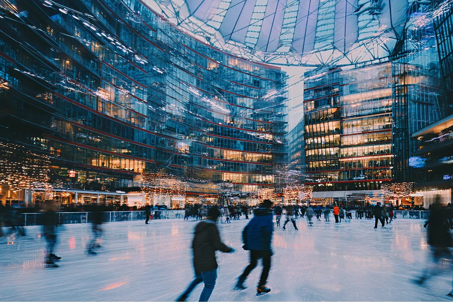 „Center On Ice“ Am Potsdamer Platz // Himbeer